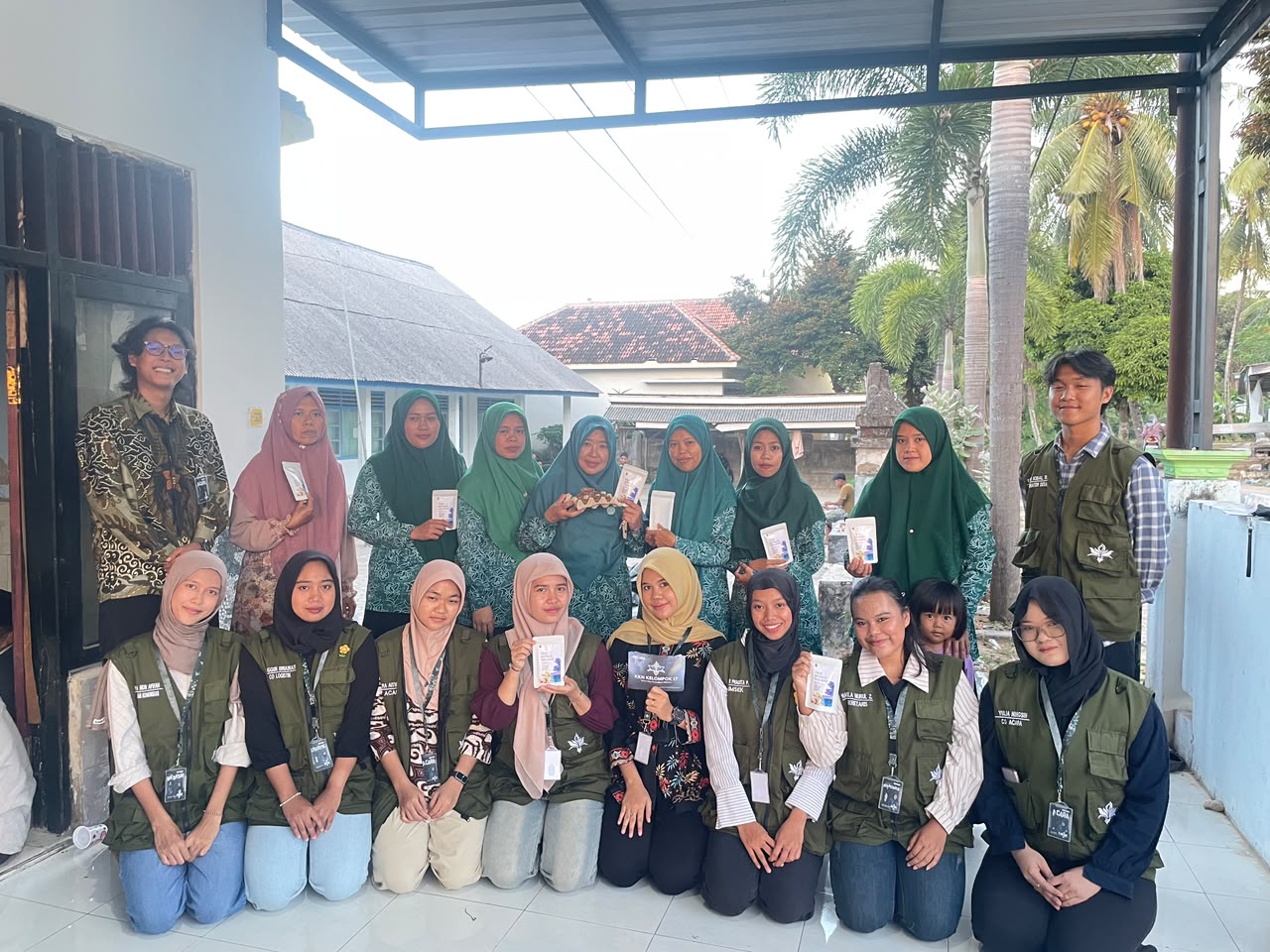 Optimalisasi Potensi Bunga Telang melalui Sosialisasi Pembuatan Teh Herbal oleh Kelompok 17 KKN UTM di Desa Dempo Timur